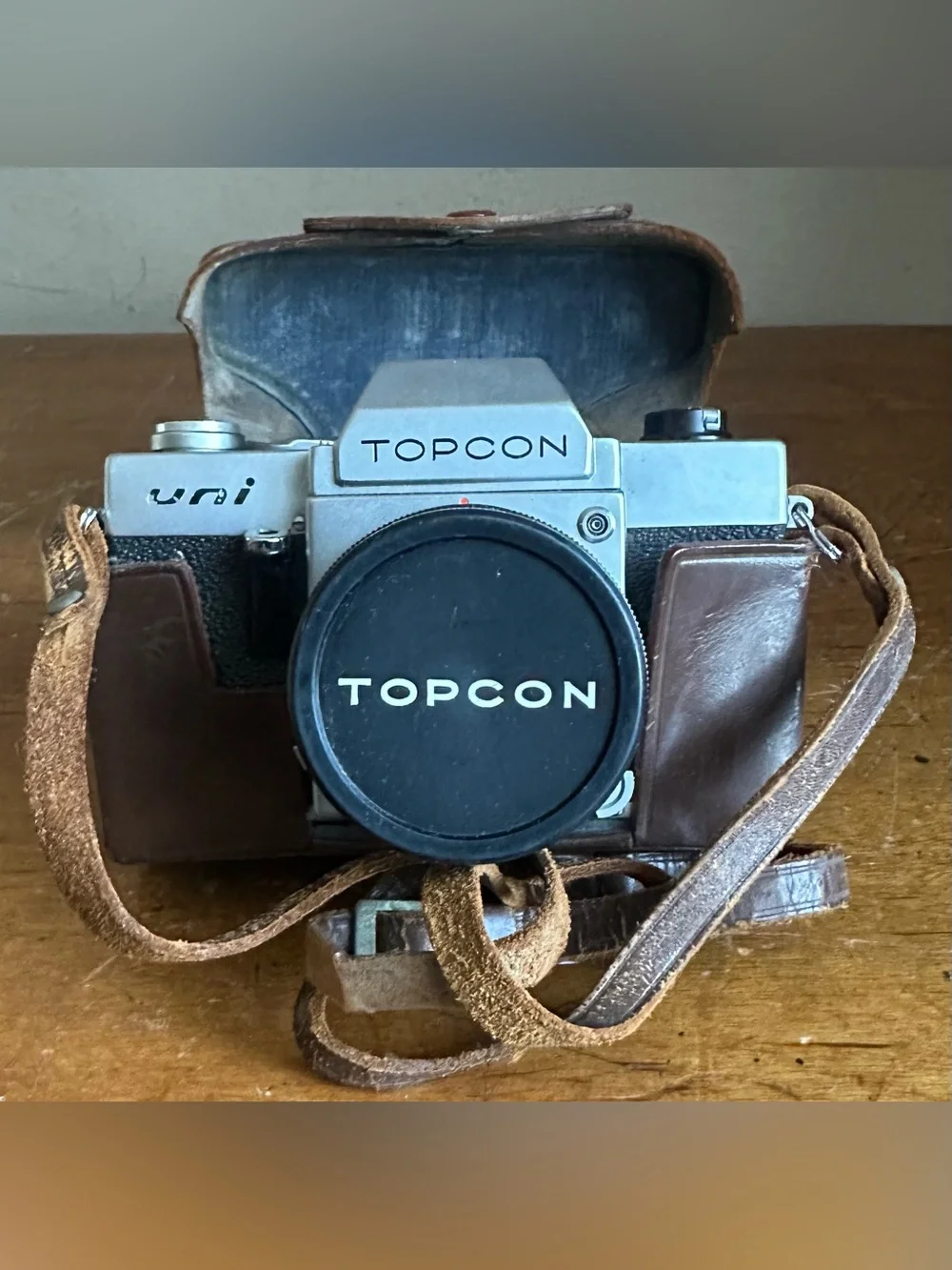 Vintage Topcon Uni 35mm SLR Film Camera w/UV Topcor 1:2 f=53mm Lens & Case Japan